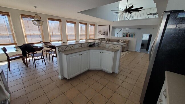 Building Photo - 5206 Ocean Dr S