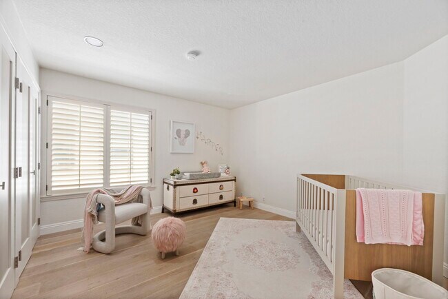 Building Photo - 669 35th St