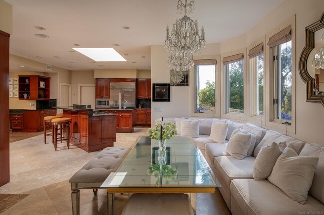 Building Photo - 459 Flores De Oro