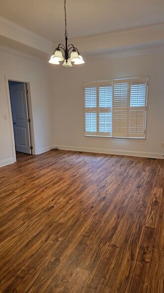 Building Photo - 324 Avenue of the Oaks