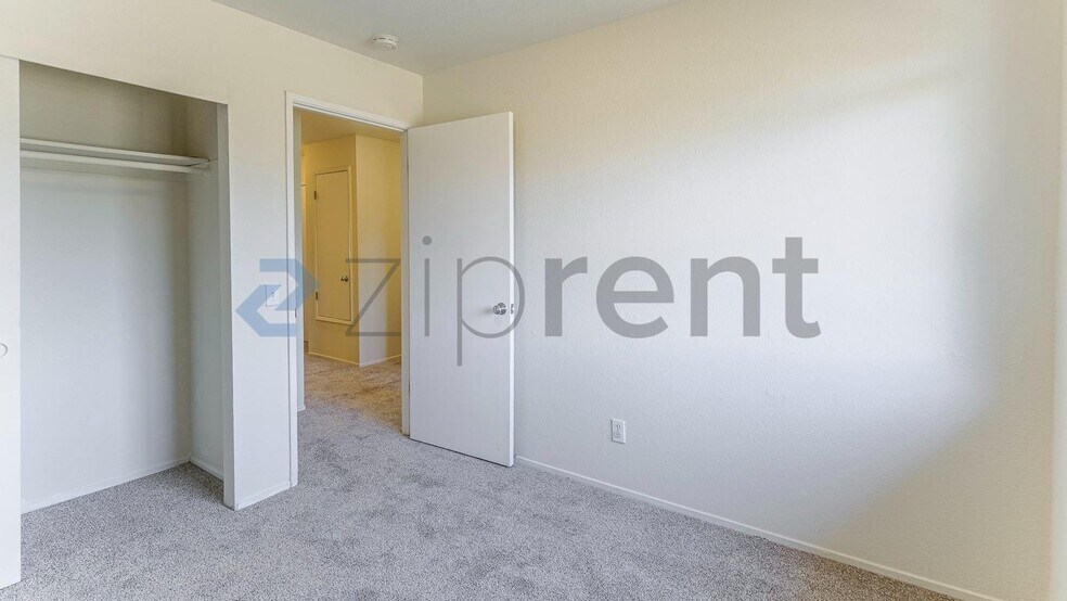 Building Photo - Unit