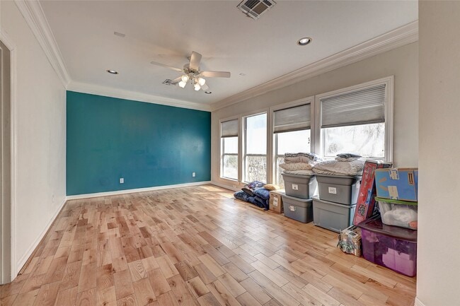 Building Photo - 835 Rosine St