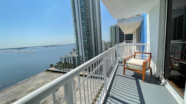 Building Photo - 1200 Brickell Bay Dr