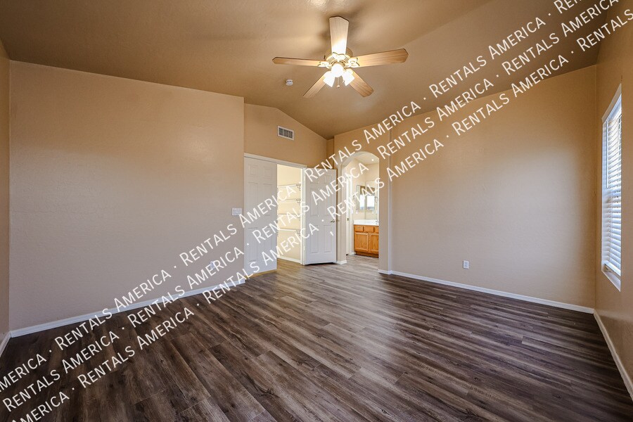 Building Photo - 10060 E Capri Ave