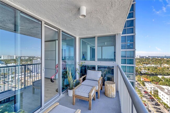 Building Photo - 2655 Collins Ave