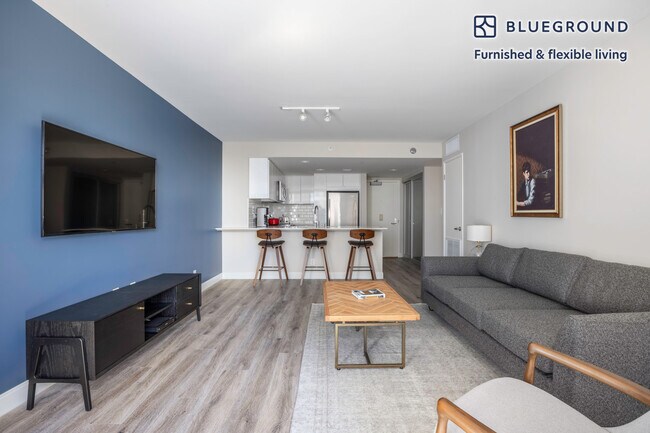 Building Photo - 225 S Olive St