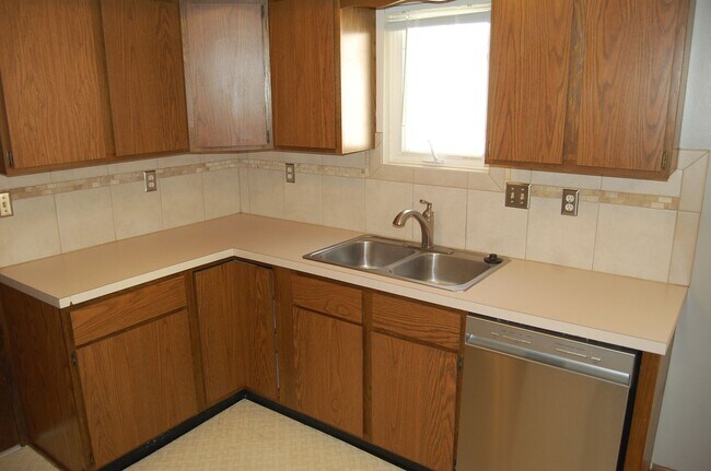 Building Photo - 3724 Clover Cir