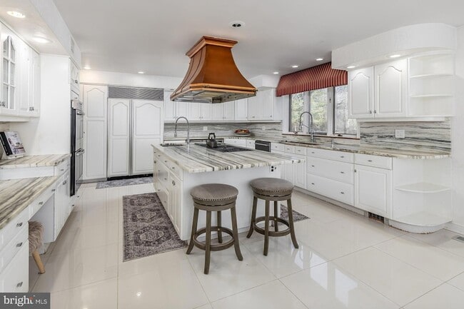 Building Photo - 1322 Commissioners Rd