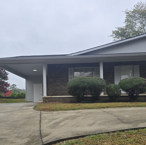 Primary Photo - 2201 Brentwood Dr NW