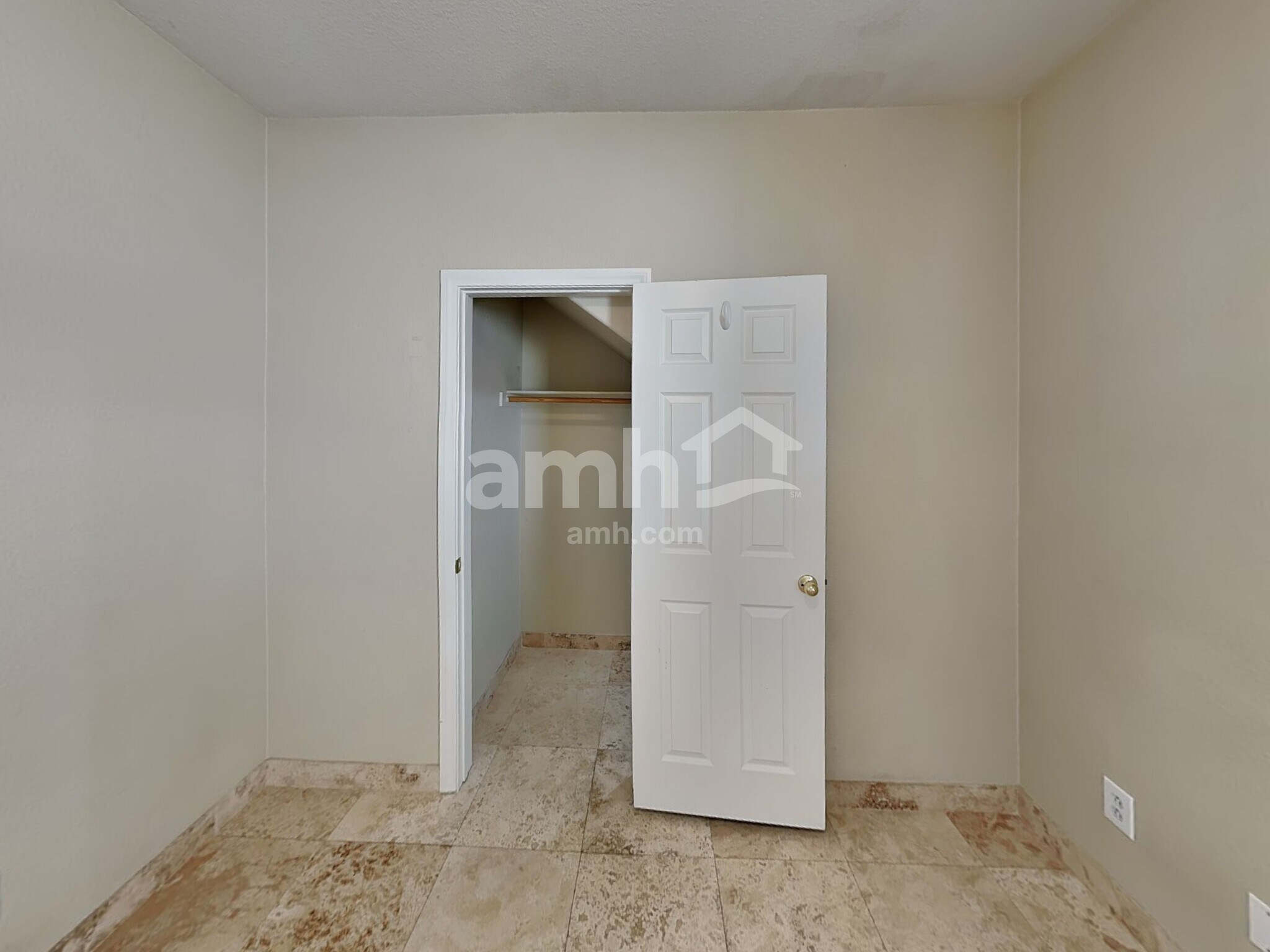 Building Photo - 6327 Hamilton Grove Ave