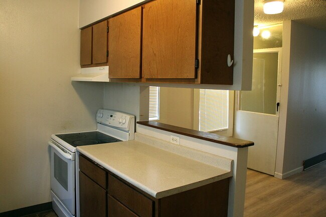 Building Photo - 411 E Plum St