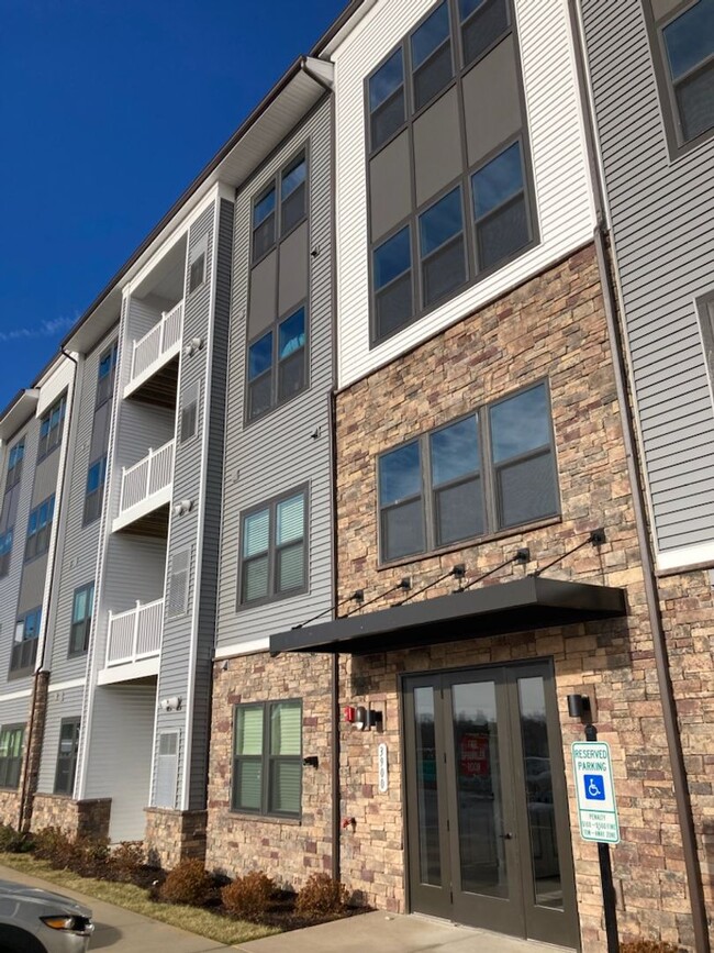 Primary Photo - $200 OFF FIRST MONTH'S RENT! Luxury 2 Bedr...