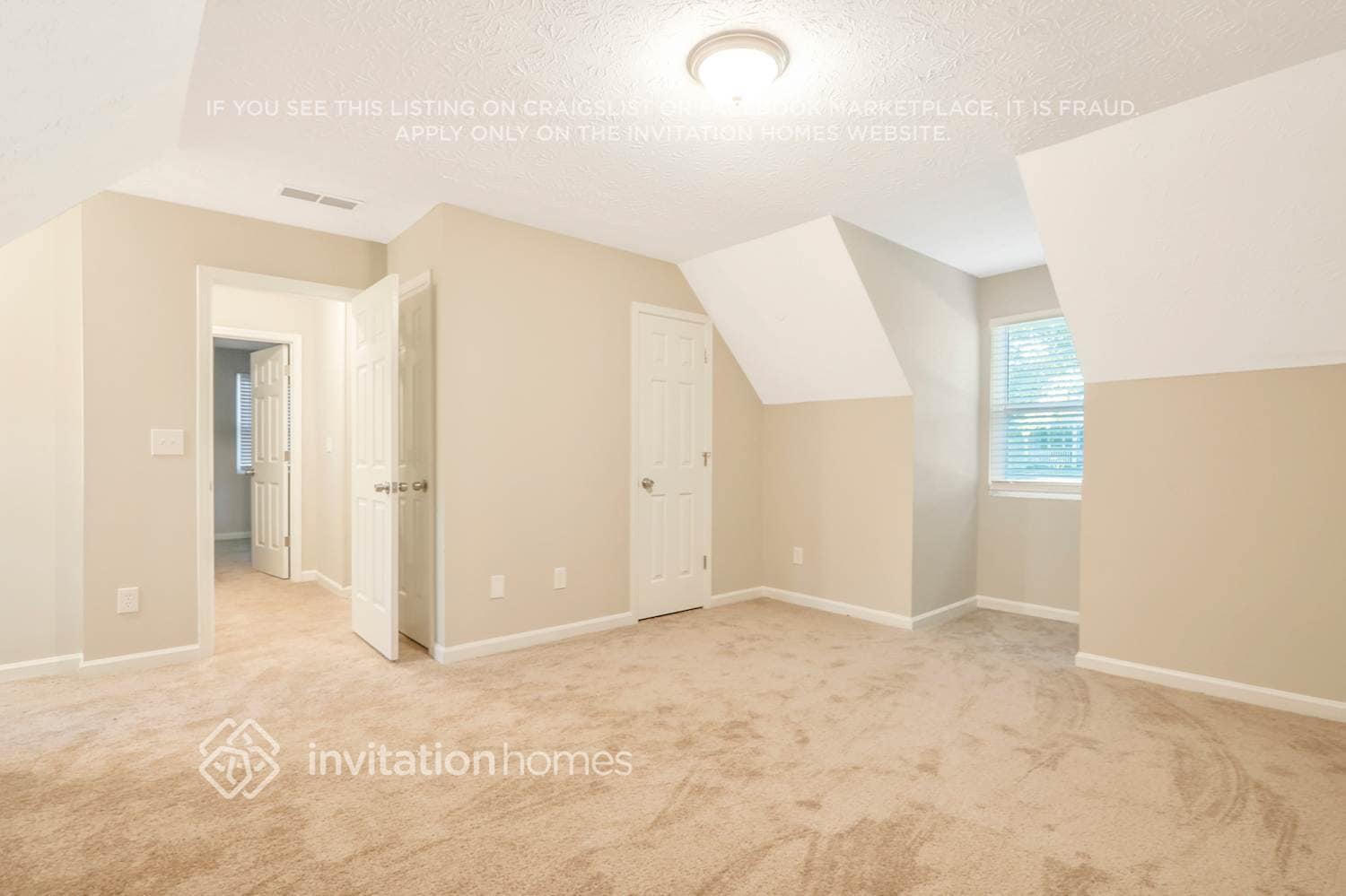 Building Photo - 662 Lakeridge Dr SE