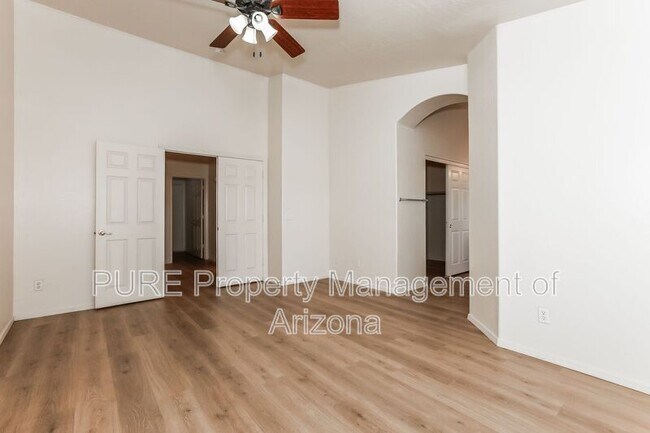 Building Photo - 10042 E Pantera Ave