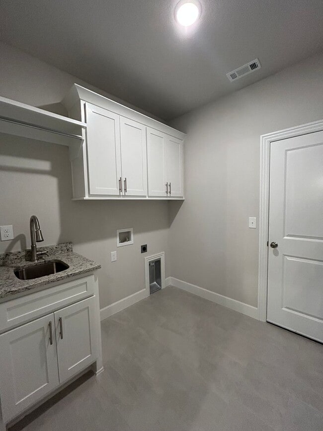 Building Photo - Beautiful Modern Home in Pea Ridge!