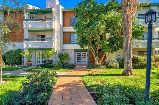 Building Photo - 5525 Shasta Ln