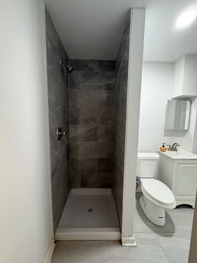 Building Photo - 2542 Cecil B. Moore Ave