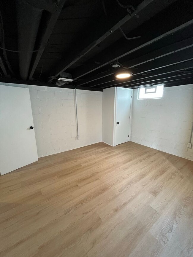 Building Photo - Newly Renovated 3 Bedroom, 2 Bathroom Home