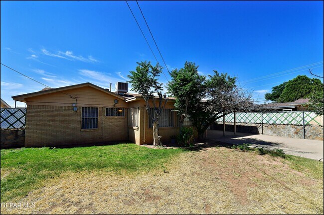 Building Photo - 5613 Creston Ave