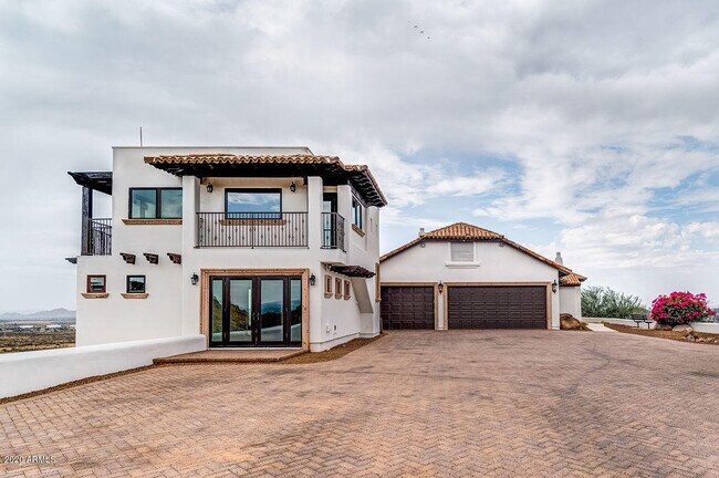 Building Photo - 301 E Jomax Rd