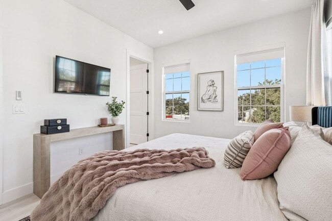 Building Photo - Modern Townhome For Lease in downtown St Pete and Warehouse Arts District