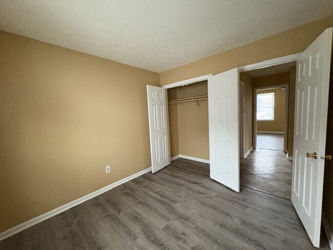 Building Photo - 619 Randolph Rd