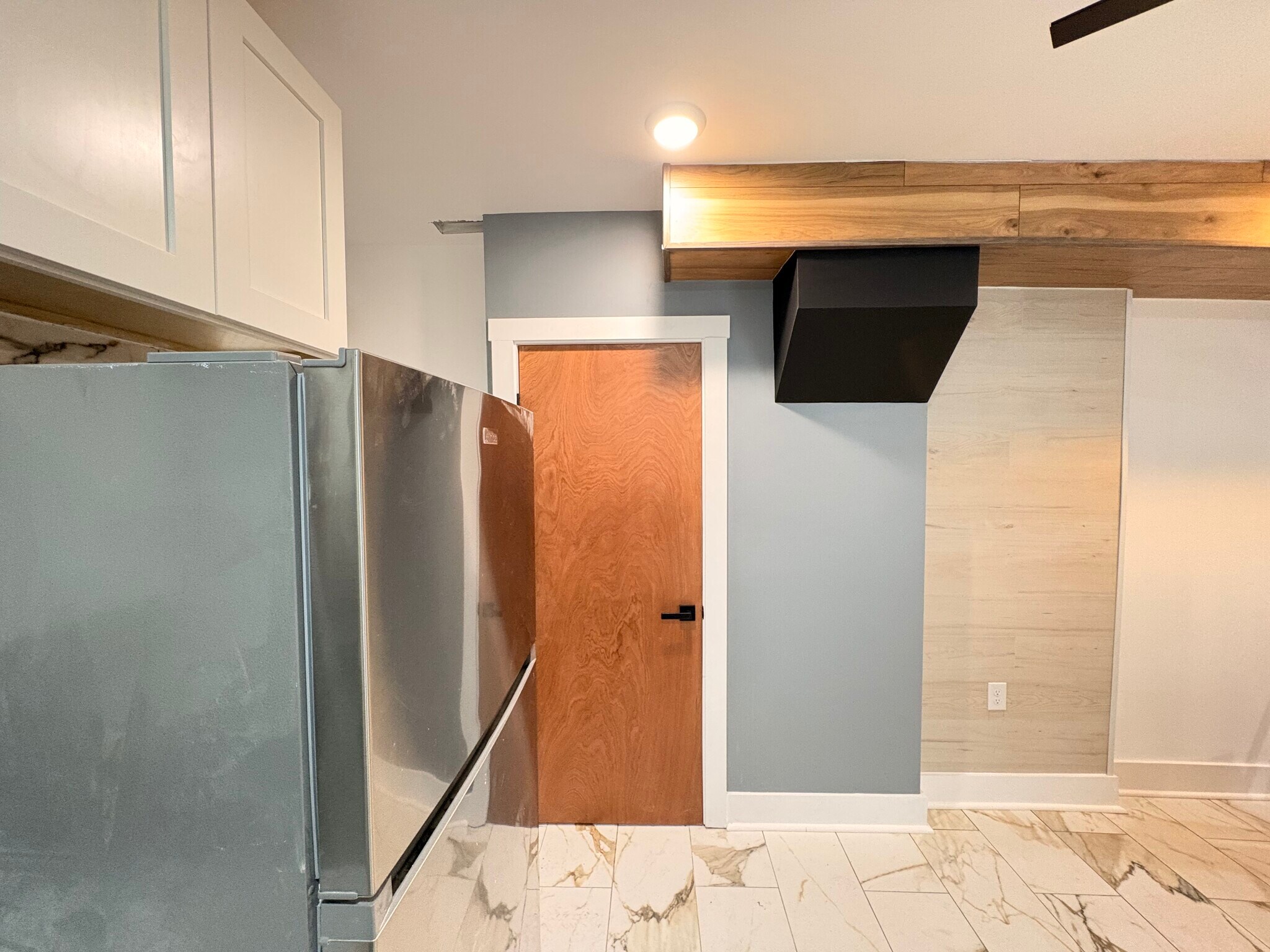 Building Photo - 5842 Hobart St