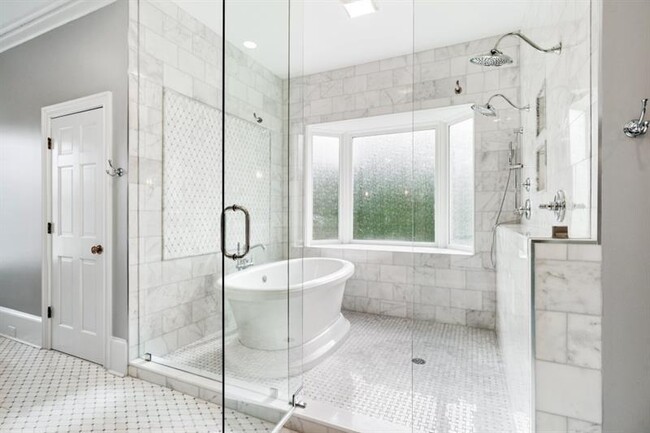 Building Photo - 1445 Hillside Dr SW