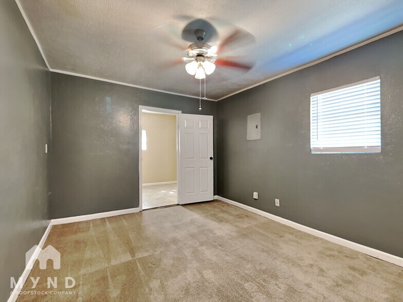 Building Photo - 305 Sherbrook Ct