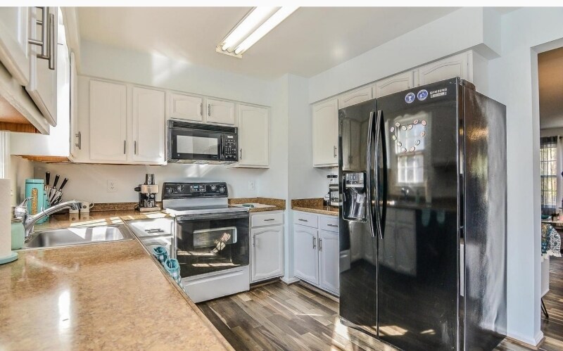 Building Photo - 10307 Colony View Dr
