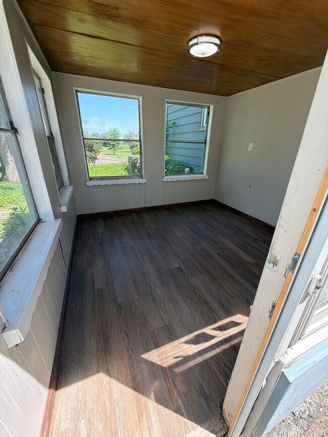 Building Photo - Rare Opportunity! 4 bed, 1 bath home on large lot!