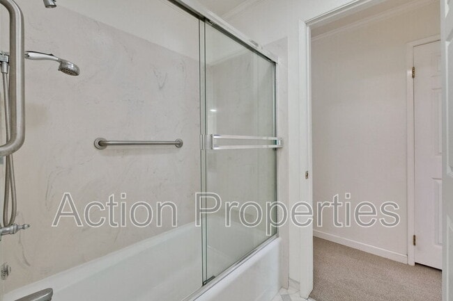 Building Photo - 1128 Kentwood Ave