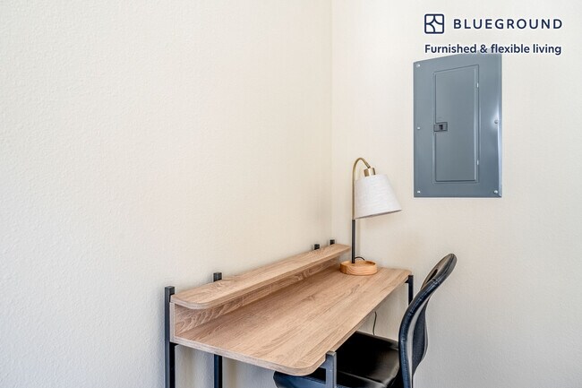 Building Photo - 3210 Esperanza Crossing