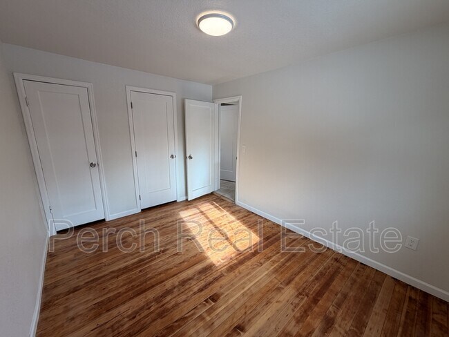 Building Photo - 105 S Kendall St