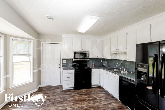 Building Photo - 64 Blanc Way