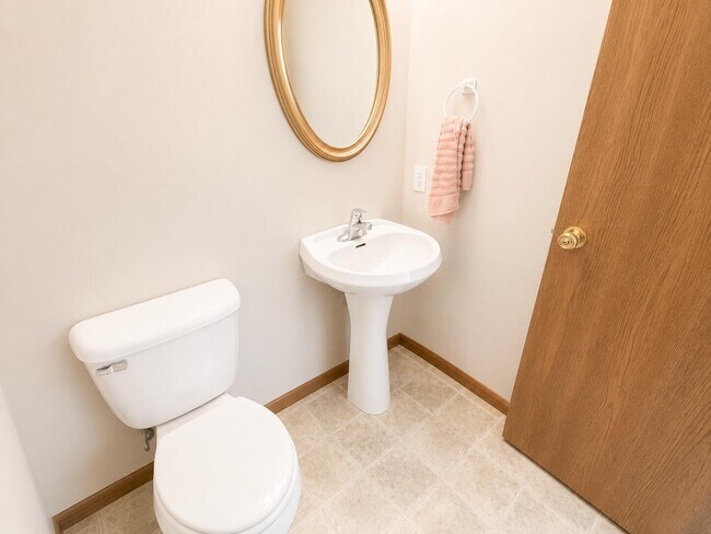 Building Photo - 4006 Meadow View Dr
