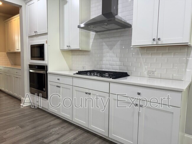 Building Photo - 5145 Explorer Ln