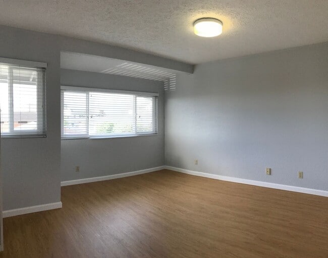 Building Photo - Spacious 5 Bedroom, 2 Bath, 2 Car Carport,...