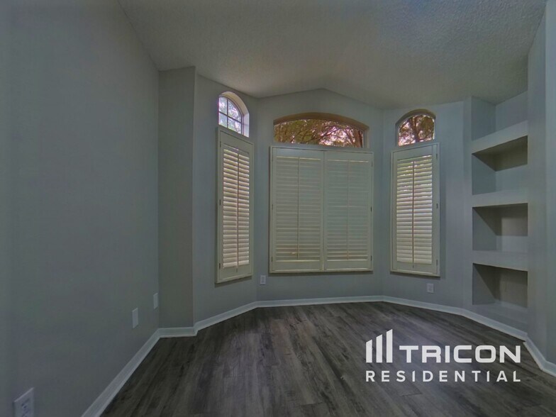 Building Photo - 906 Woodcraft Dr