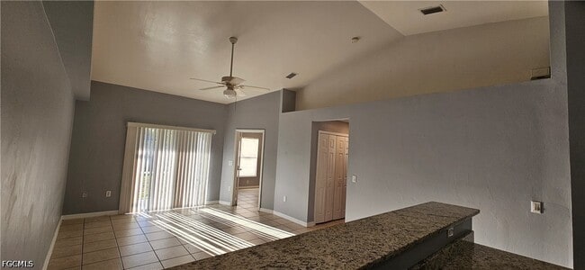 Building Photo - 401 SE 24th Ave