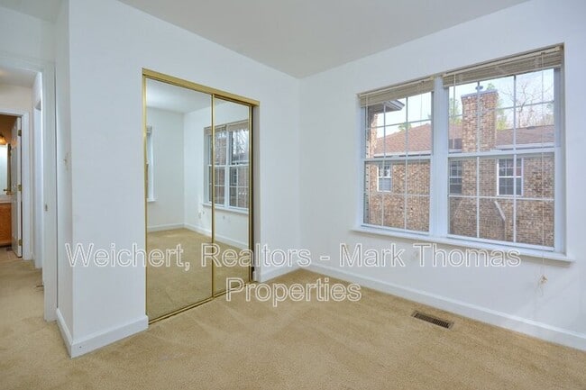 Building Photo - 425 Summerwalk Cir