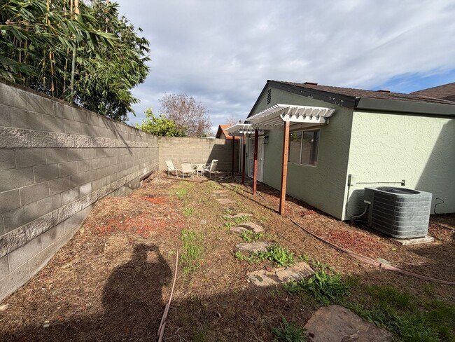 Building Photo - Beautiful Updated Home
