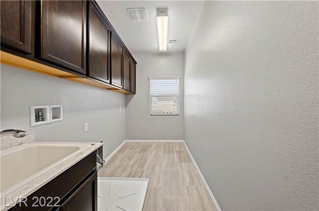 Building Photo - 4 bed+loft Green Valley Home w/City Views