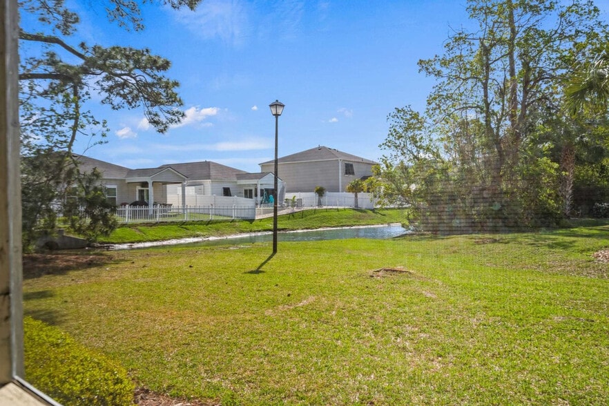 Building Photo - 1920 Bent Grass Dr