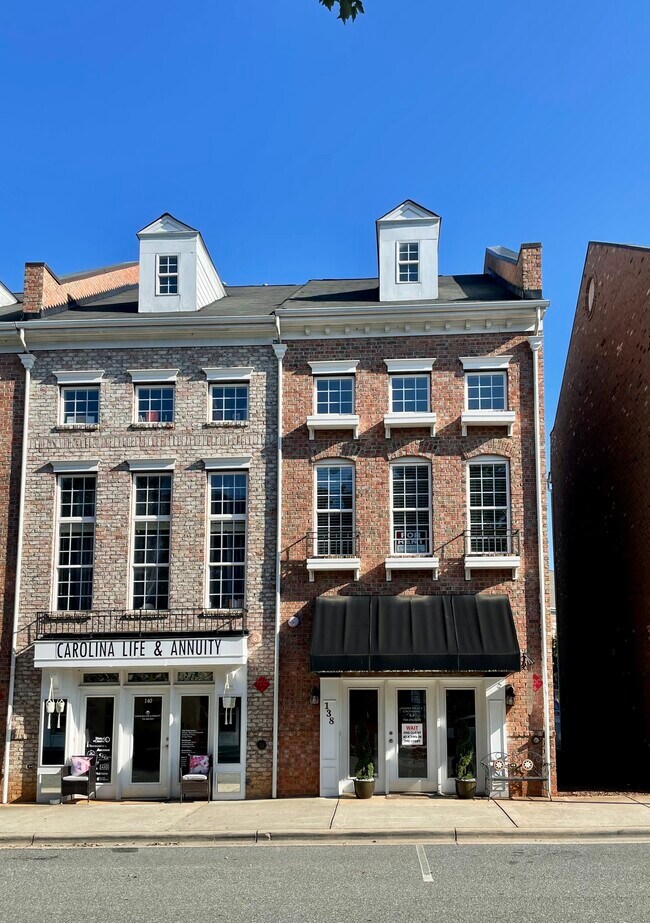 Building Photo - 138 Market Place Ave
