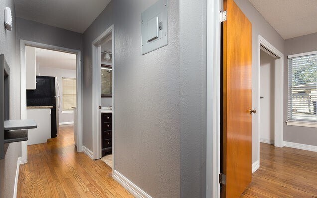 Building Photo - 303 Schmeltzer Ln