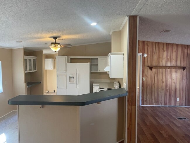 Building Photo - 3/2 Manufactured Home in the Country.