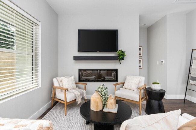 Building Photo - 2806 E Alluvial Ave