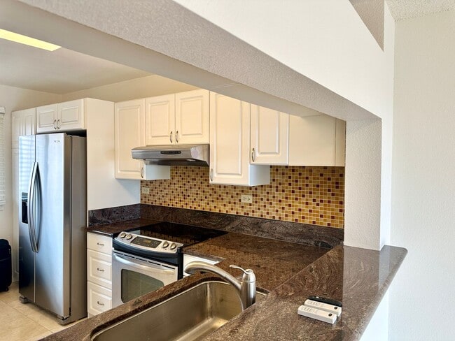 Building Photo - Golf course and Ocean Views  from this 3 bedroom 2 bath condo!