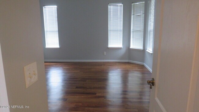 Building Photo - 3726 Bedford Dr